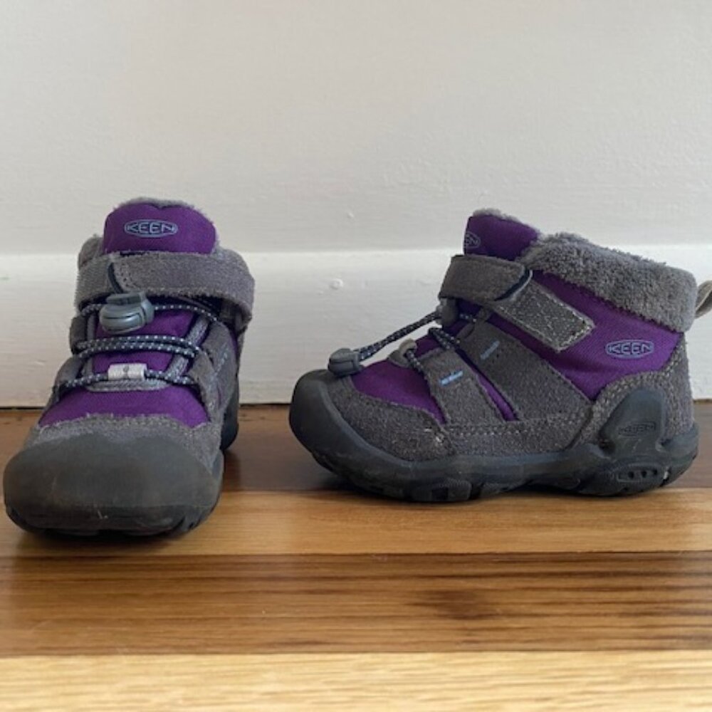 Keen boots (little kid 8)